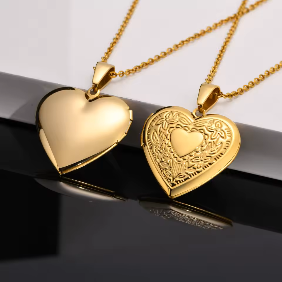 LoveLock Heart Locket – Custom Photo Pendant Necklace